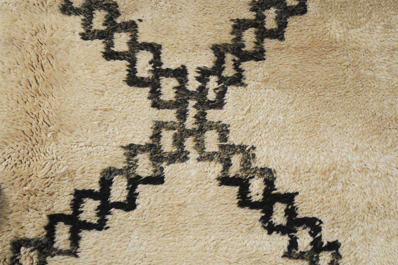 Mid-Century Modern Vintage Beni Ouarain Moroccan Berber Carpet